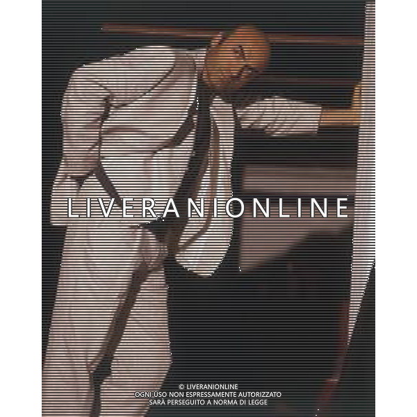 RETROSPETTIVA IVANO MARESCOTTI ATTORE E REGISTA TEATRALE NELLA FOTO IVANO MARESCOTTI IN SALA DI POSA NELL\'ANNO 2000 AG ALDO LIVERANI SAS