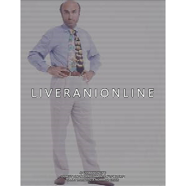 RETROSPETTIVA IVANO MARESCOTTI ATTORE E REGISTA TEATRALE NELLA FOTO IVANO MARESCOTTI IN SALA DI POSA NELL\'ANNO 2000 AG ALDO LIVERANI SAS