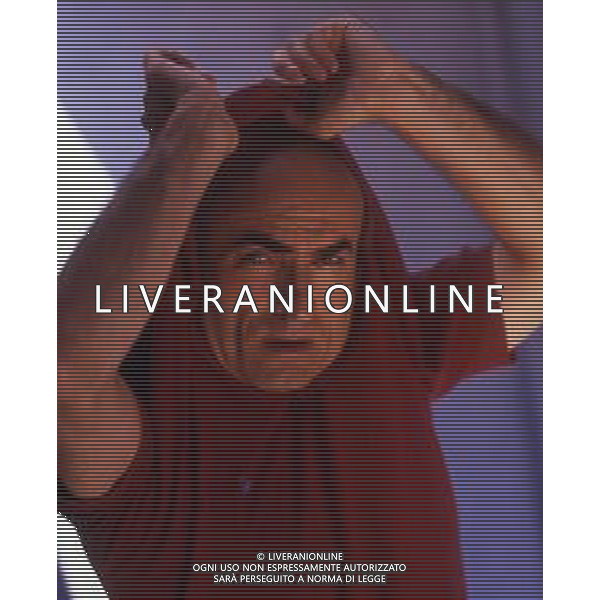 RETROSPETTIVA IVANO MARESCOTTI ATTORE E REGISTA TEATRALE NELLA FOTO IVANO MARESCOTTI IN SALA DI POSA NELL\'ANNO 2000 AG ALDO LIVERANI SAS