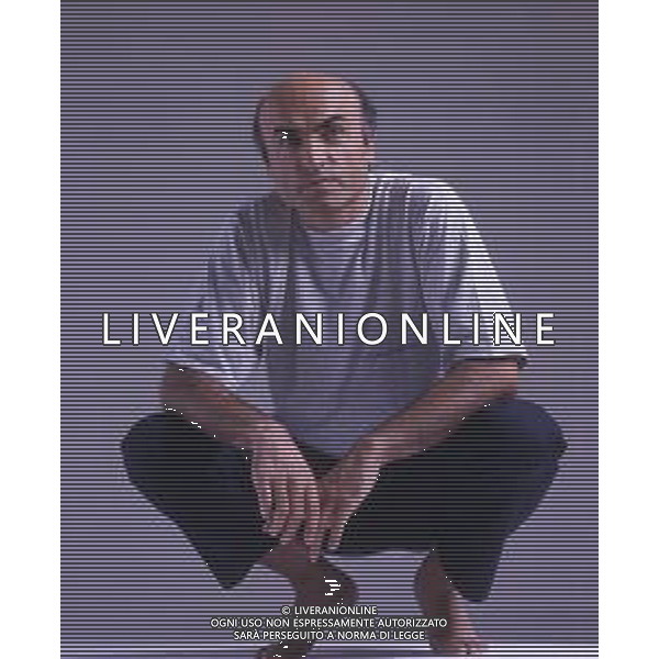 RETROSPETTIVA IVANO MARESCOTTI ATTORE E REGISTA TEATRALE NELLA FOTO IVANO MARESCOTTI IN SALA DI POSA NELL\'ANNO 2000 AG ALDO LIVERANI SAS
