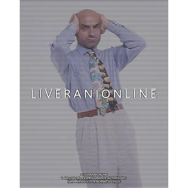 RETROSPETTIVA IVANO MARESCOTTI ATTORE E REGISTA TEATRALE NELLA FOTO IVANO MARESCOTTI IN SALA DI POSA NELL\'ANNO 2000 AG ALDO LIVERANI SAS
