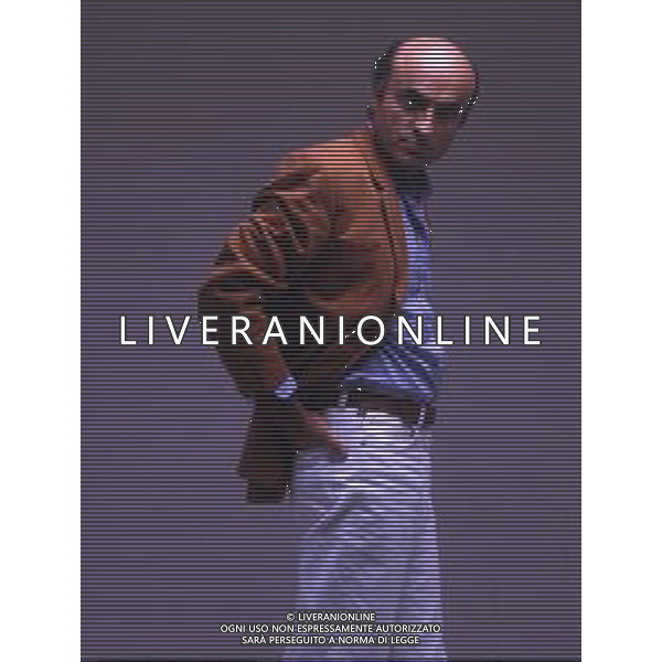 RETROSPETTIVA IVANO MARESCOTTI ATTORE E REGISTA TEATRALE NELLA FOTO IVANO MARESCOTTI IN SALA DI POSA NELL\'ANNO 2000 AG ALDO LIVERANI SAS