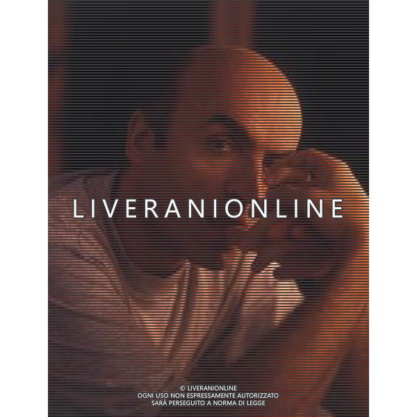RETROSPETTIVA IVANO MARESCOTTI ATTORE E REGISTA TEATRALE NELLA FOTO IVANO MARESCOTTI IN SALA DI POSA NELL\'ANNO 2000 AG ALDO LIVERANI SAS