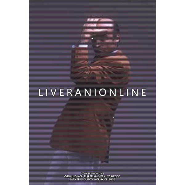 RETROSPETTIVA IVANO MARESCOTTI ATTORE E REGISTA TEATRALE NELLA FOTO IVANO MARESCOTTI IN SALA DI POSA NELL\'ANNO 2000 AG ALDO LIVERANI SAS