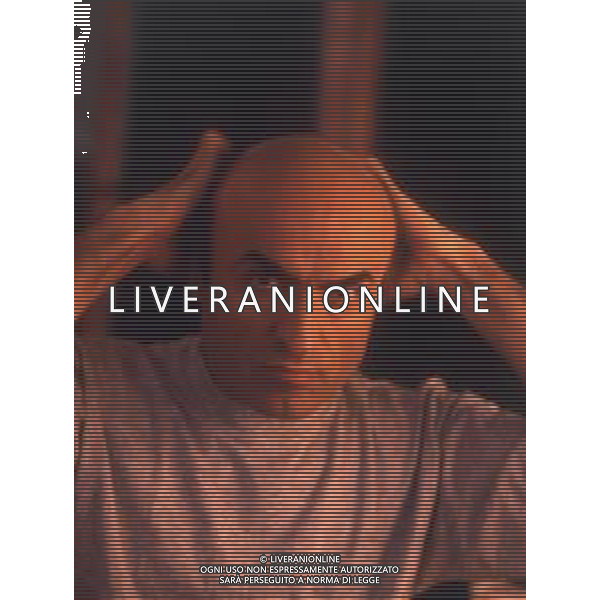RETROSPETTIVA IVANO MARESCOTTI ATTORE E REGISTA TEATRALE NELLA FOTO IVANO MARESCOTTI IN SALA DI POSA NELL\'ANNO 2000 AG ALDO LIVERANI SAS