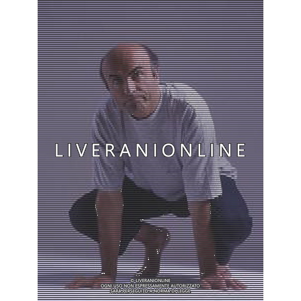 RETROSPETTIVA IVANO MARESCOTTI ATTORE E REGISTA TEATRALE NELLA FOTO IVANO MARESCOTTI IN SALA DI POSA NELL\'ANNO 2000 AG ALDO LIVERANI SAS