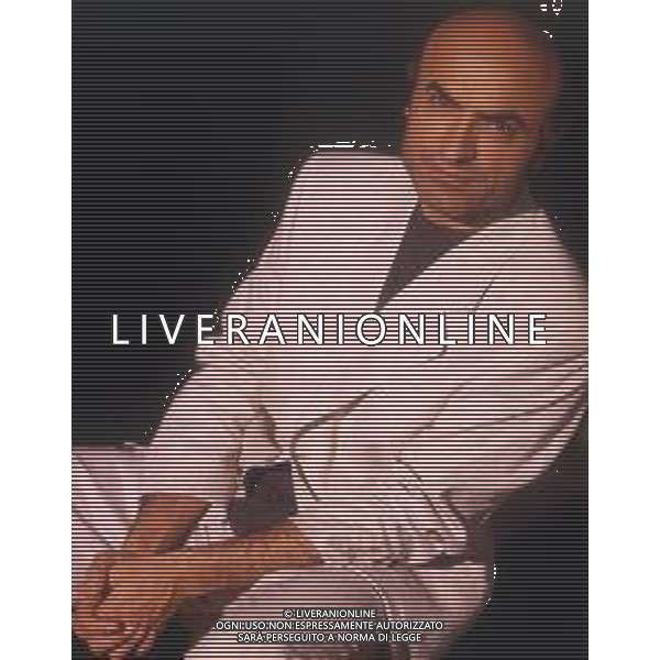 RETROSPETTIVA IVANO MARESCOTTI ATTORE E REGISTA TEATRALE NELLA FOTO IVANO MARESCOTTI IN SALA DI POSA NELL\'ANNO 2000 AG ALDO LIVERANI SAS