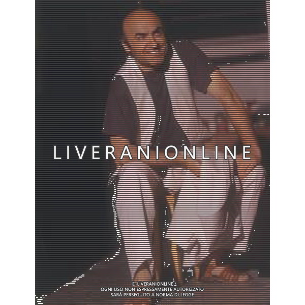 RETROSPETTIVA IVANO MARESCOTTI ATTORE E REGISTA TEATRALE NELLA FOTO IVANO MARESCOTTI IN SALA DI POSA NELL\'ANNO 2000 AG ALDO LIVERANI SAS