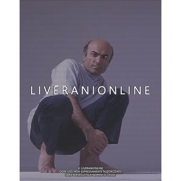 RETROSPETTIVA IVANO MARESCOTTI ATTORE E REGISTA TEATRALE NELLA FOTO IVANO MARESCOTTI IN SALA DI POSA NELL\'ANNO 2000 AG ALDO LIVERANI SAS