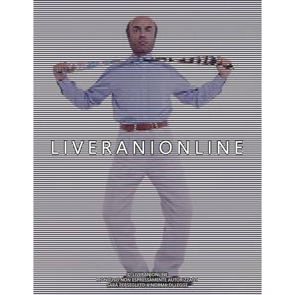 RETROSPETTIVA IVANO MARESCOTTI ATTORE E REGISTA TEATRALE NELLA FOTO IVANO MARESCOTTI IN SALA DI POSA NELL\'ANNO 2000 AG ALDO LIVERANI SAS