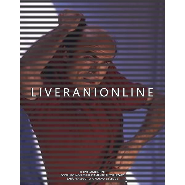 RETROSPETTIVA IVANO MARESCOTTI ATTORE E REGISTA TEATRALE NELLA FOTO IVANO MARESCOTTI IN SALA DI POSA NELL\'ANNO 2000 AG ALDO LIVERANI SAS