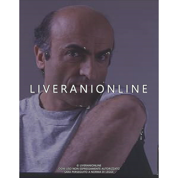 RETROSPETTIVA IVANO MARESCOTTI ATTORE E REGISTA TEATRALE NELLA FOTO IVANO MARESCOTTI IN SALA DI POSA NELL\'ANNO 2000 AG ALDO LIVERANI SAS