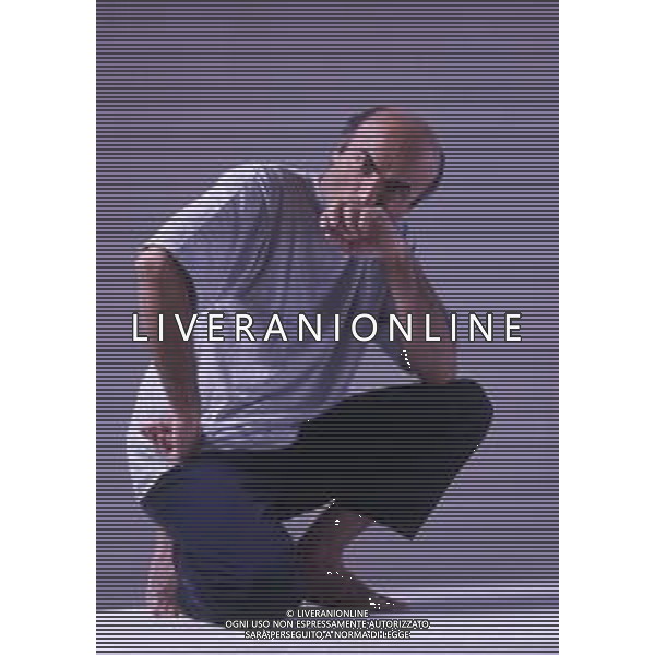 RETROSPETTIVA IVANO MARESCOTTI ATTORE E REGISTA TEATRALE NELLA FOTO IVANO MARESCOTTI IN SALA DI POSA NELL\'ANNO 2000 AG ALDO LIVERANI SAS