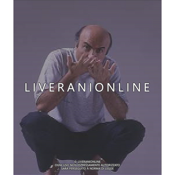 RETROSPETTIVA IVANO MARESCOTTI ATTORE E REGISTA TEATRALE NELLA FOTO IVANO MARESCOTTI IN SALA DI POSA NELL\'ANNO 2000 AG ALDO LIVERANI SAS