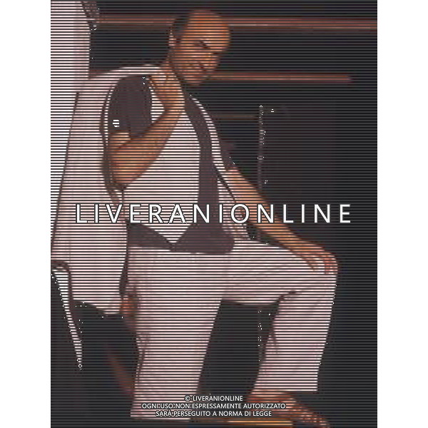 RETROSPETTIVA IVANO MARESCOTTI ATTORE E REGISTA TEATRALE NELLA FOTO IVANO MARESCOTTI IN SALA DI POSA NELL\'ANNO 2000 AG ALDO LIVERANI SAS