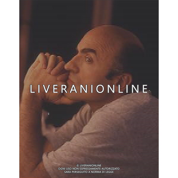 RETROSPETTIVA IVANO MARESCOTTI ATTORE E REGISTA TEATRALE NELLA FOTO IVANO MARESCOTTI IN SALA DI POSA NELL\'ANNO 2000 AG ALDO LIVERANI SAS