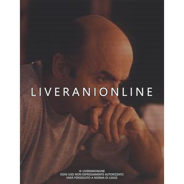 RETROSPETTIVA IVANO MARESCOTTI ATTORE E REGISTA TEATRALE NELLA FOTO IVANO MARESCOTTI IN SALA DI POSA NELL\'ANNO 2000 AG ALDO LIVERANI SAS