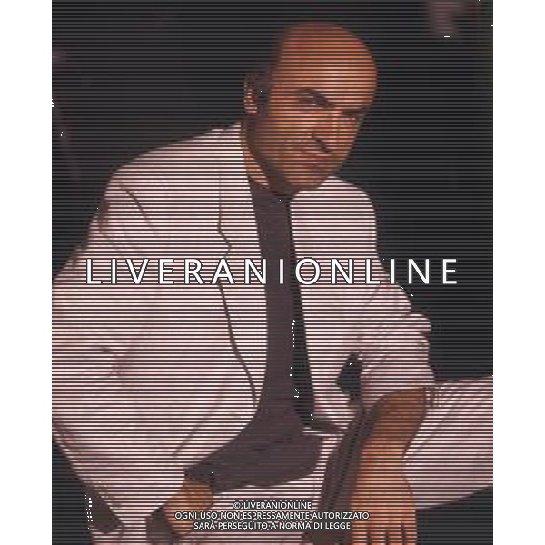 RETROSPETTIVA IVANO MARESCOTTI ATTORE E REGISTA TEATRALE NELLA FOTO IVANO MARESCOTTI IN SALA DI POSA NELL\'ANNO 2000 AG ALDO LIVERANI SAS