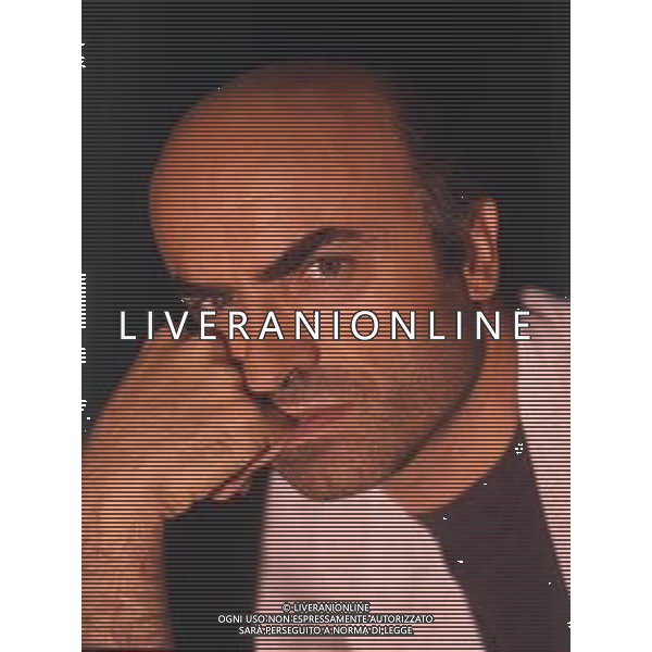 RETROSPETTIVA IVANO MARESCOTTI ATTORE E REGISTA TEATRALE NELLA FOTO IVANO MARESCOTTI IN SALA DI POSA NELL\'ANNO 2000 AG ALDO LIVERANI SAS