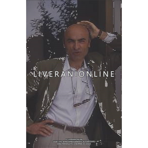 RETROSPETTIVA IVANO MARESCOTTI ATTORE E REGISTA TEATRALE NELLA FOTO IVANO MARESCOTTI IN SALA DI POSA NELL\'ANNO 2000 AG ALDO LIVERANI SAS