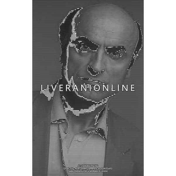 RETROSPETTIVA IVANO MARESCOTTI ATTORE E REGISTA TEATRALE NELLA FOTO IVANO MARESCOTTI IN SALA DI POSA NELL\'ANNO 2000 AG ALDO LIVERANI SAS