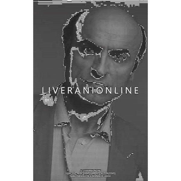 RETROSPETTIVA IVANO MARESCOTTI ATTORE E REGISTA TEATRALE NELLA FOTO IVANO MARESCOTTI IN SALA DI POSA NELL\'ANNO 2000 AG ALDO LIVERANI SAS