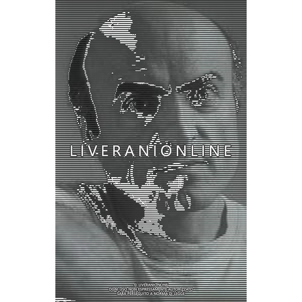 RETROSPETTIVA IVANO MARESCOTTI ATTORE E REGISTA TEATRALE NELLA FOTO IVANO MARESCOTTI IN SALA DI POSA NELL\'ANNO 2000 AG ALDO LIVERANI SAS