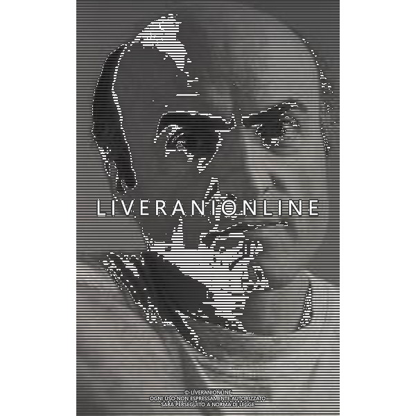 RETROSPETTIVA IVANO MARESCOTTI ATTORE E REGISTA TEATRALE NELLA FOTO IVANO MARESCOTTI IN SALA DI POSA NELL\'ANNO 2000 AG ALDO LIVERANI SAS