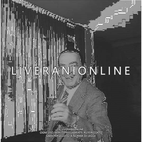 CARLO DAPPORTO ATTORE RETROSPETTIVA NELLA FOTO NELL\'ANNO 1977 A MILANO IN TERRAZZA MARTINI ©Archivio Giovanni Liverani/ AG. ALDO LIVERANI SAS