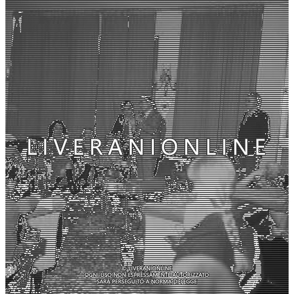 CARLO DAPPORTO ATTORE RETROSPETTIVA NELLA FOTO CON RITA PAVONE NELL\'ANNO 1977 A MILANO IN TERRAZZA MARTINI E TEDDY RENO ©Archivio Giovanni Liverani/ AG. ALDO LIVERANI SAS