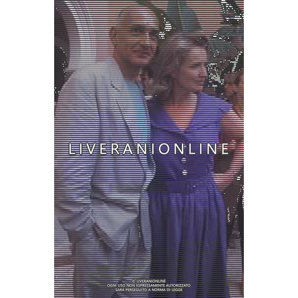 RETROSPETTIVA BEN KINGSLEY ATTORE NELLA FOTO BEN KINGSLEY NELL\'ANNO 1991 A VENEZIA CON M.C. BERRAULT CAST DEL FILM“L\'AMORE NECESSARIO“ AG ALDO LIVERANI SAS  