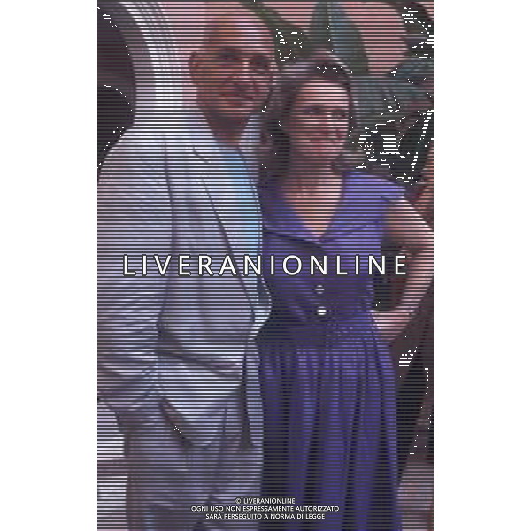 RETROSPETTIVA BEN KINGSLEY ATTORE NELLA FOTO BEN KINGSLEY NELL\'ANNO 1991 A VENEZIA CON M.C. BERRAULT CAST DEL FILM“L\'AMORE NECESSARIO“ AG ALDO LIVERANI SAS  