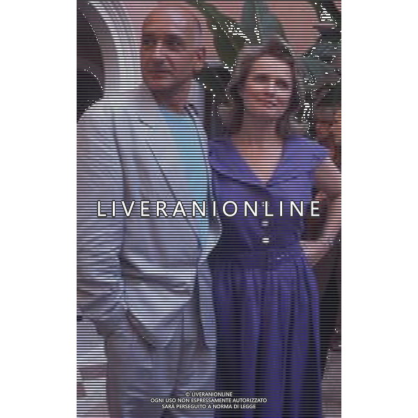RETROSPETTIVA BEN KINGSLEY ATTORE NELLA FOTO BEN KINGSLEY NELL\'ANNO 1991 A VENEZIA CON M.C. BERRAULT CAST DEL FILM“L\'AMORE NECESSARIO“ AG ALDO LIVERANI SAS  