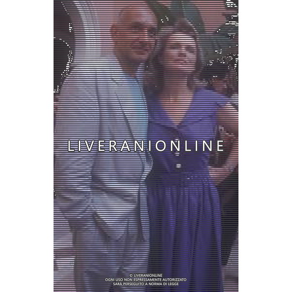 RETROSPETTIVA BEN KINGSLEY ATTORE NELLA FOTO BEN KINGSLEY NELL\'ANNO 1991 A VENEZIA CON M.C. BERRAULT CAST DEL FILM“L\'AMORE NECESSARIO“ AG ALDO LIVERANI SAS  
