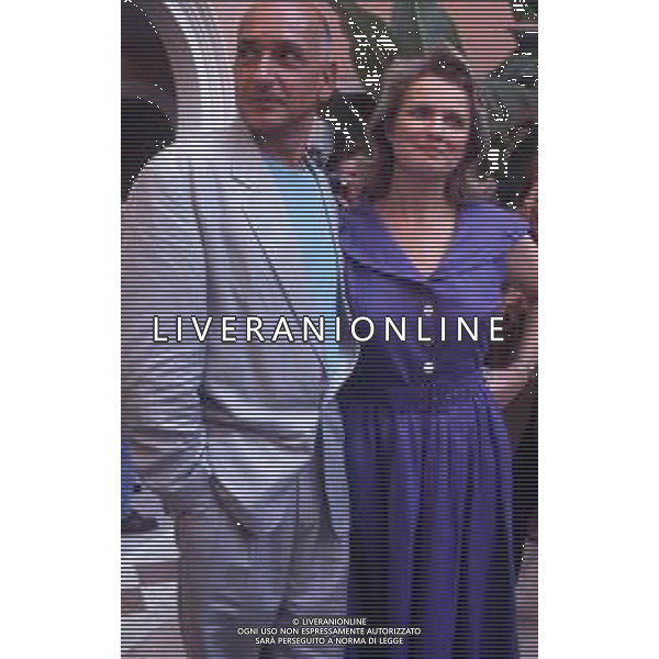 RETROSPETTIVA BEN KINGSLEY ATTORE NELLA FOTO BEN KINGSLEY NELL\'ANNO 1991 A VENEZIA CON M.C. BERRAULT CAST DEL FILM“L\'AMORE NECESSARIO“ AG ALDO LIVERANI SAS  