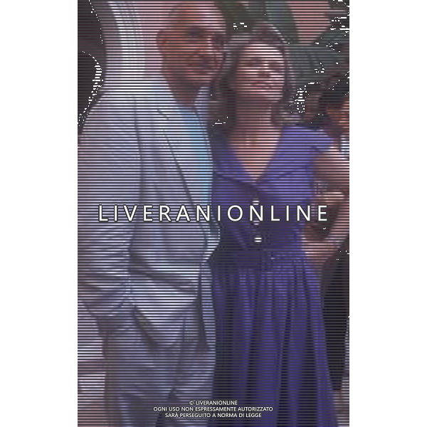 RETROSPETTIVA BEN KINGSLEY ATTORE NELLA FOTO BEN KINGSLEY NELL\'ANNO 1991 A VENEZIA CON M.C. BERRAULT CAST DEL FILM“L\'AMORE NECESSARIO“ AG ALDO LIVERANI SAS  
