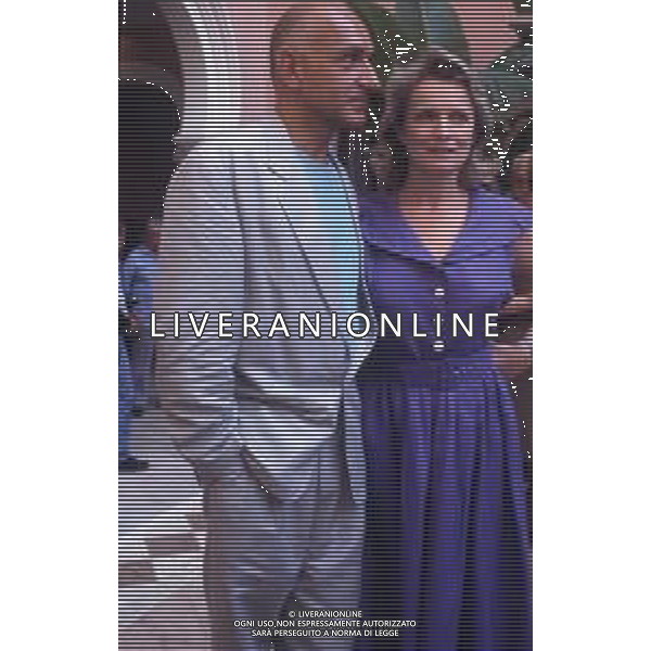 RETROSPETTIVA BEN KINGSLEY ATTORE NELLA FOTO BEN KINGSLEY NELL\'ANNO 1991 A VENEZIA CON M.C. BERRAULT CAST DEL FILM“L\'AMORE NECESSARIO“ AG ALDO LIVERANI SAS  