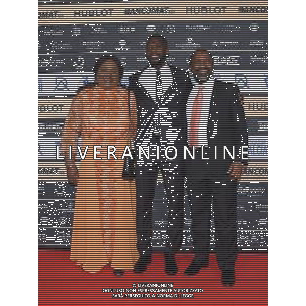 TVRG Fikayo Tomori (Milan) con i genitori Rho (MI) 17-10-2022 Gran Gala del Calcio 2022, l\'appuntamento organizzato dall\'AIC Associazione Italiana Calciatori e quest\'anno condotto da Federica Masolin e Raul Cremona nella location di Rho FieraMilano foto Roberto Garavaglia/ag. Aldo Liverani sas /AGENZIA ALDO LIVERANI SAS