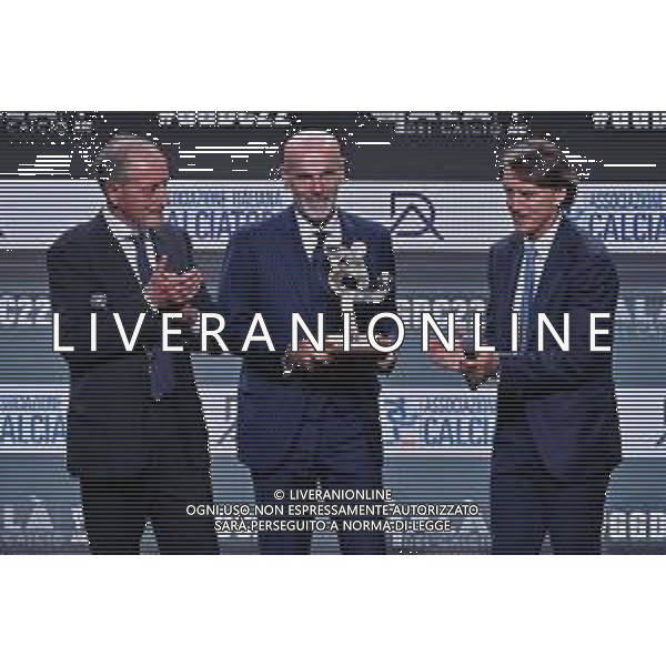 TVRG premiazione miglior allenatore Stefano Pioli allenatore Milan, a SX Renzo Ulivieri e a DX Roberto Mancini Rho (MI) 17-10-2022 Gran Gala del Calcio 2022, l\'appuntamento organizzato dall\'AIC Associazione Italiana Calciatori e quest\'anno condotto da Federica Masolin e Raul Cremona nella location di Rho FieraMilano foto Roberto Garavaglia/ag. Aldo Liverani sas /AGENZIA ALDO LIVERANI SAS
