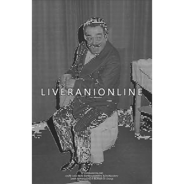 CARLO DAPPORTO ATTORE RETROSPETTIVA NELLA FOTO IN SCENA A TEATRO A MILANO NELL\'ANNO 1975 ©Archivio Giovanni Liverani/ AG. ALDO LIVERANI SAS