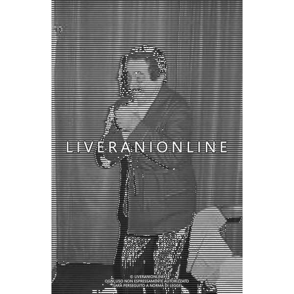 CARLO DAPPORTO ATTORE RETROSPETTIVA NELLA FOTO IN SCENA A TEATRO A MILANO NELL\'ANNO 1975 ©Archivio Giovanni Liverani/ AG. ALDO LIVERANI SAS