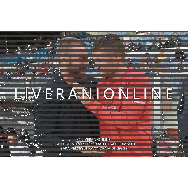 TVRG Daniele De Rossi allenatore Spal e Kevin Strootman (Genoa) si salutano prima della gara Genoa vs Spal Genova 18-10-2022 Stadio Luigi Ferraris - Marassi Coppa Italia Frecciarossa - 16mi di finale foto Roberto Garavaglia/ag. Aldo Liverani sas / AG. ALDO LIVERANI SAS