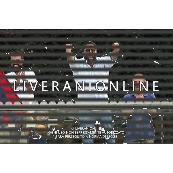 IMOLA 19 10 2022 IMOLESE CALCIO-CARRARESE SERIE C 2-1 NELLA FOTO ESPULSO DIRETTORE GENERALE EMANUELE RIGHI IN MEZZO AI TIFOSI DOPO LA VITTORIA ©SANNA / AGENZIA ALDO LIVERANI SAS
