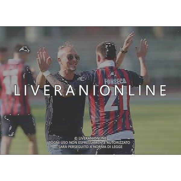 19-10-2022 STADIO ROMEO GALLI IMOLESE-CARRARESE NELLA FOTO L\'ESULTANZA DI MATIAS FONSECA AUTORE DEL GOL DELL\'IMOLESE CON L\'ALLENATORE MAURO ANTONIOLI ©SANNA / AGENZIA ALDO LIVERANI SAS
