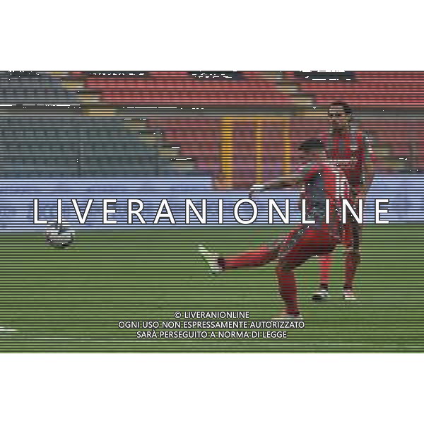 TVRG la punizione di Cristian Buonaiuto (Cremonese) termina sulla traversa e poi la palla viene ribattuta in rete da Felix Afena-Gyan (Cremonese) per il gol del 2 a 0 Cremonese vs Modena Cremona 20-10-2022 Stadio Giovanni Zini Coppa Italia Frecciarossa - 16mi di finale foto Roberto Garavaglia/ag. Aldo Liverani sas / AGENZIA ALDO LIVERANI SAS
