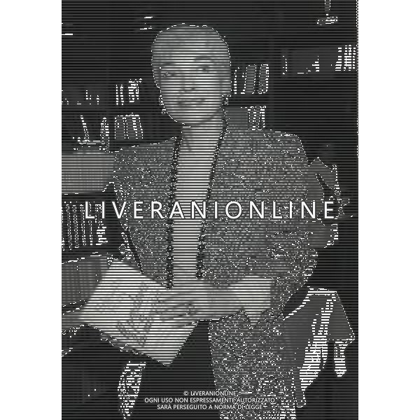 1988 MILANO PRESENTAZIONE DEL LIBRO “IL PERDONO E LA MEMORIA“ NELLA FOTO EDGARDA FERRI SCRITTRICE A MILANO NELL\'ANNO 1988 PRESENTA IL SUO LIBRO“IL PERDONO E LA MEMORIA“ AG ALDO LIVERANI SAS