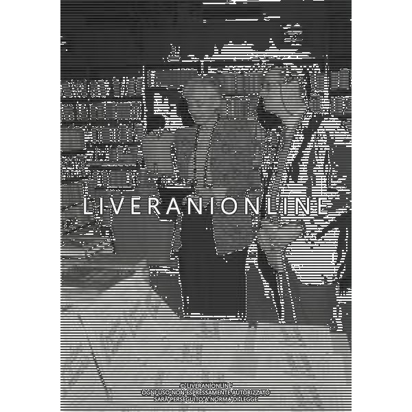 1988 MILANO PRESENTAZIONE DEL LIBRO “IL PERDONO E LA MEMORIA“ NELLA FOTO EDGARDA FERRI SCRITTRICE A MILANO NELL\'ANNO 1988 PRESENTA IL SUO LIBRO“IL PERDONO E LA MEMORIA“ AG ALDO LIVERANI SAS