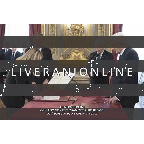 Il Presidente della Repubblica Sergio Mattarella e il Presidente del Consiglio Giorgia Meloni in occasione della cerimonia del giuramento del governo (foto di Francesco Ammendola - Ufficio per la Stampa e la Comunicazione della Presidenza della Repubblica) 22-10-2022 ROMA QUIRINALE GIURAMENTO DEL GOVERNO DI ON. GIORGIA MELONI NELLA FOTO Il Presidente della Repubblica Sergio Mattarella e il Presidente del Consiglio Giorgia Meloni in occasione della cerimonia del giuramento del governo FOTO FRANCESCO AMMENDOLA UFFICIO STAMPA PRESIDENZA DELLA REPUBBLICA ITALIANA AG ALDO LIVERANI SAS