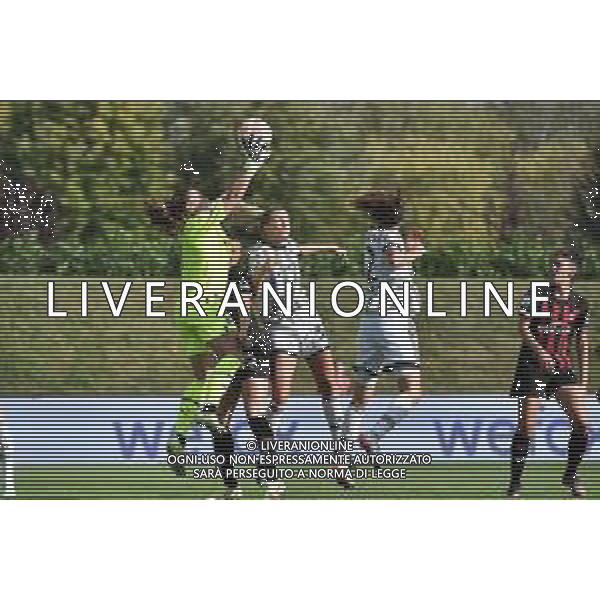 TVRG Laura Giuliani (Milan) anticipa Linda Birgitta Sembrant (Juventus) Milan vs Juventus Zanica (BG) 22-10-2022 AlbinoLeffe Stadium Serie A femminile TIMVISION - 7a giornata foto Roberto Garavaglia/ag. Aldo Liverani sas / AGENZIA ALDO LIVERANI SAS