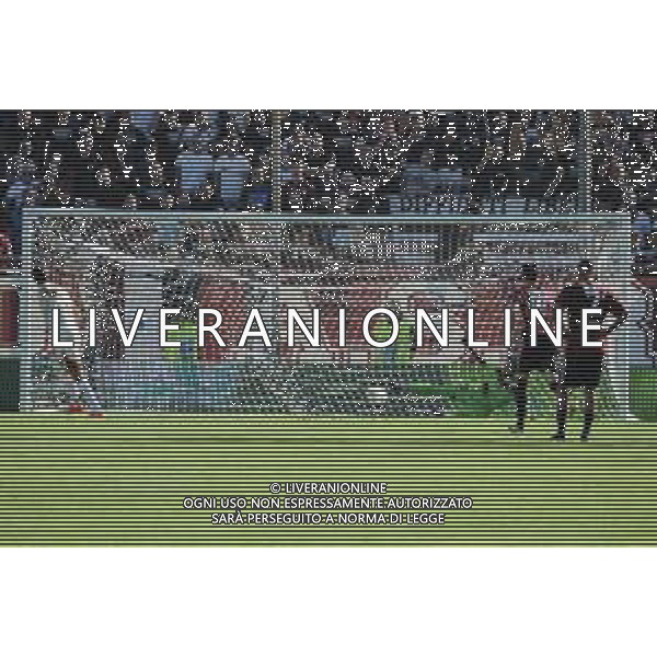 Reggina vs Perugia Serie B 2022-2023. 22 Ottobre 2022 Stadio Oreste Granillo - Reggio Calabria In foto: il gol su Rigore Melchiorri federico Reggina vs Perugia Serie B 2022-2023. Otctober 22, 2022 at Stadio Oreste Granillo in Reggio Calabria, Italy. In pic: ©Andrea ROSITO / AGENZIA ALDO LIVERANI SAS